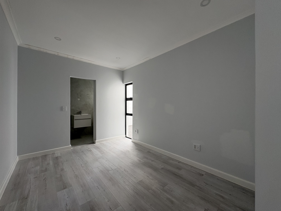 5 Bedroom Property for Sale in Sandown Western Cape